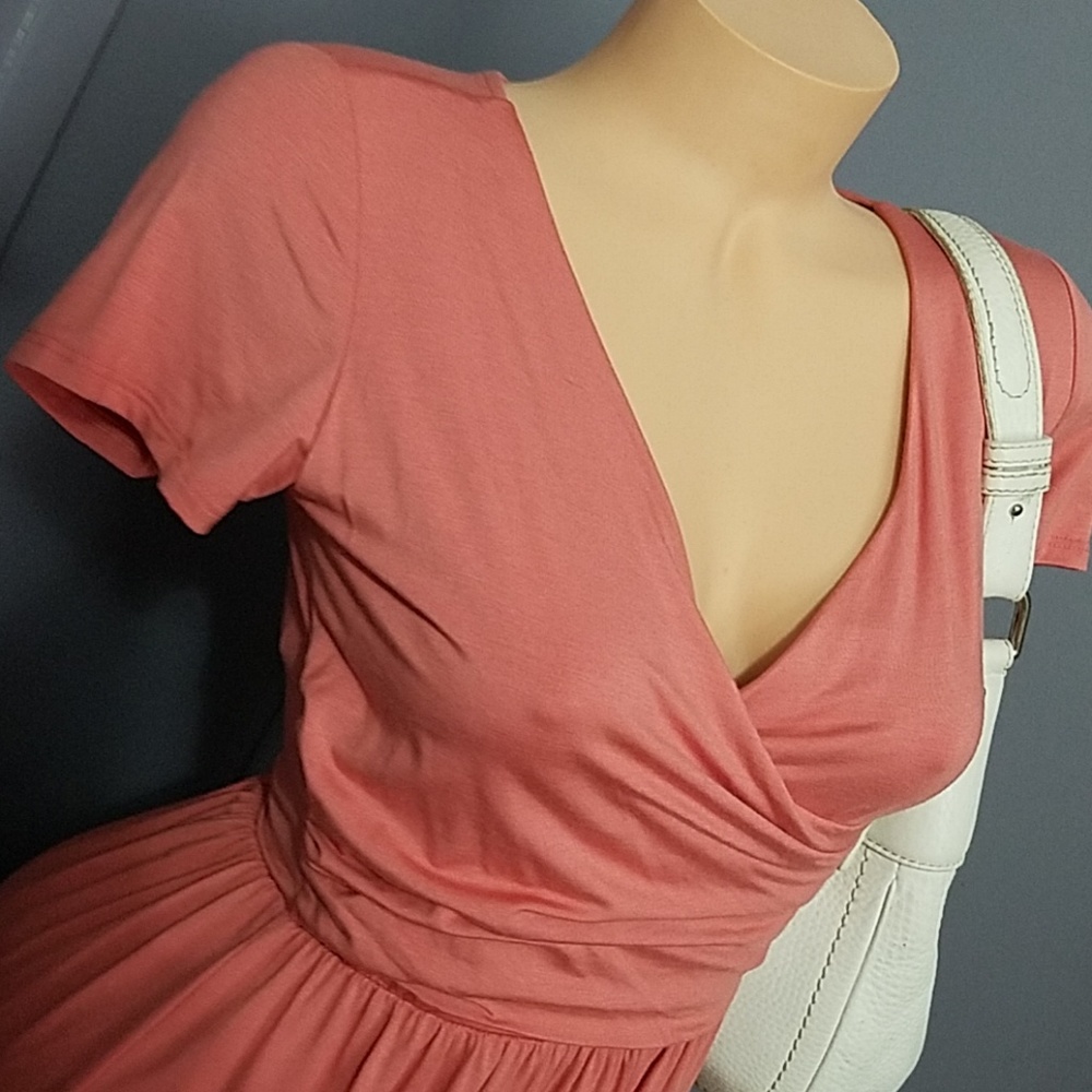 Stunning Little Coral Dress - Picture 3 of 8